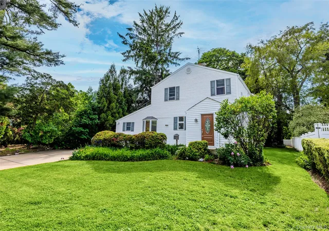 2nd image of 103 Cherrytree Ln, Roslyn Heights, NY 11577 | MLS# 1008196