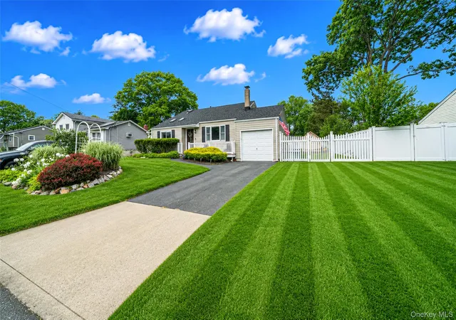 2nd image of 191 Grove St, Brookhaven, NY 11776 | MLS# 1008208