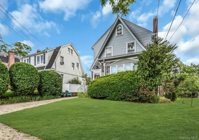 2nd image of 4612 Fayette Pl, North Hempstead, NY 11020 | MLS# 1008215