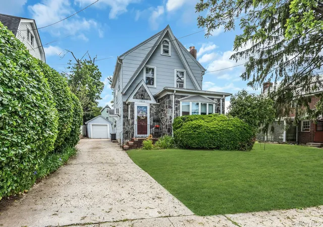 3rd image of 4612 Fayette Pl, North Hempstead, NY 11020 | MLS# 1008215