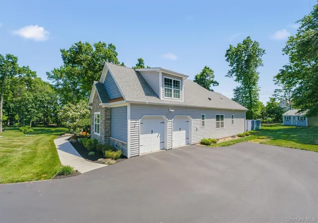 3rd image of 35 Briarwood Ln, New Windsor, NY 12553 | MLS# 1008219