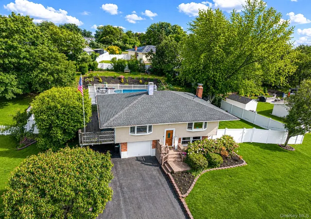 1st image of 16 Lynx Ln, East Setauket, NY 11733 | MLS# 1008243