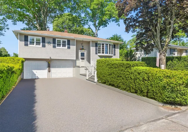 2nd image of 17 Joyce Dr, Riverhead, NY 11901 | MLS# 1008268