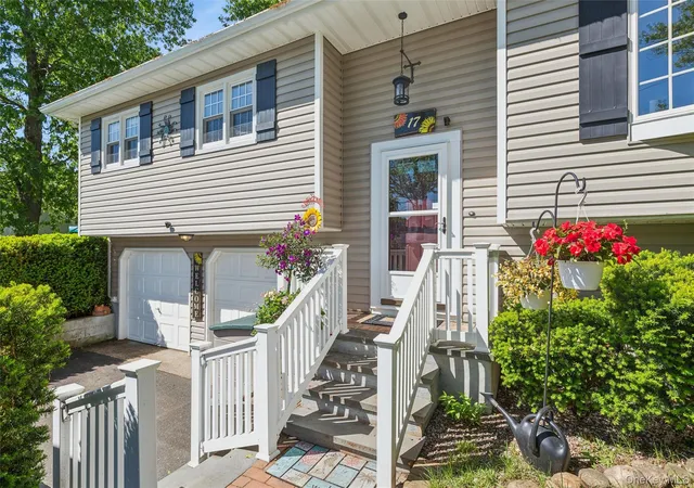 3rd image of 17 Joyce Dr, Riverhead, NY 11901 | MLS# 1008268