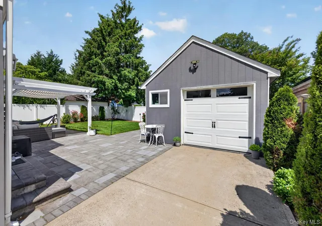 42nd image of 51 Chestnut St, Westbury, NY 11590 | MLS# 1008279