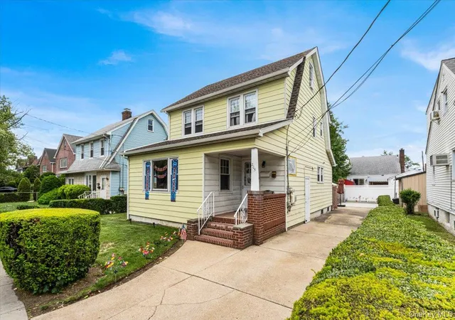 Photo 3 of Sale Pending at 205 Roslyn Rd, Mineola, NY 11501 | MLS# 1008295 | Listing updated on 2026-07-24