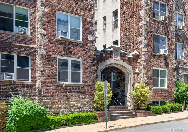 2nd image of 305 Sixth Ave, Pelham, NY 10803