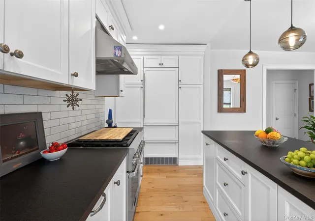 3rd image of 305 Sixth Ave #2E, Pelham, NY 10803 | MLS# 1008312