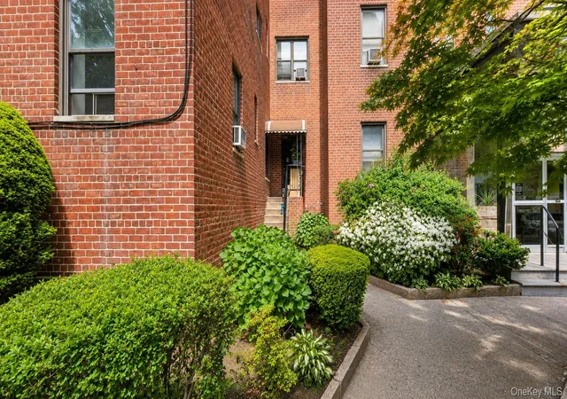 Homes for sale in Yonkers, NY | 11 Bronx River Rd #1M, Yonkers, NY 10704 | MLS# 1008339