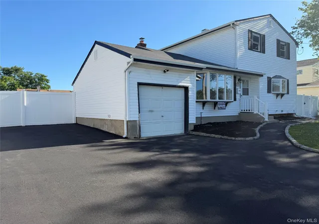 17th image of 3 Perry St, Brentwood, NY 11717 | MLS# 1008364