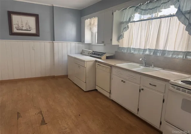 4th image of 5 York Pl, Hempstead, NY 11566 | MLS# 1008367