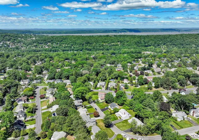 2nd image of 11 Overlook Rd, Ardsley, NY 10502 | MLS# 1008381