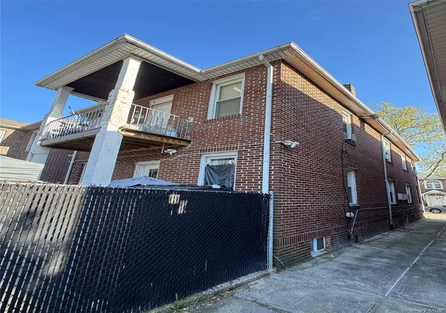 Photo 3 of Multi family home for sale at 1065 Stell Pl, Bronx, NY 10469 | MLS# 1008385 | Listing updated on 2026-09-06