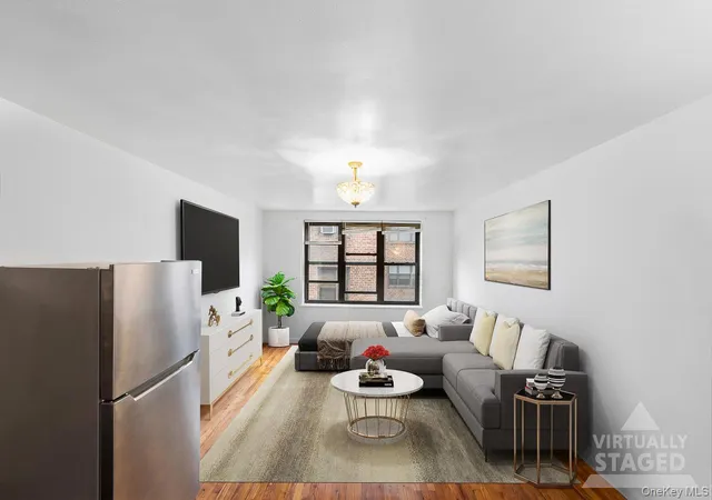 4th image of 15 Canterbury #C11, North Hempstead, NY 11021 | MLS# 1008394