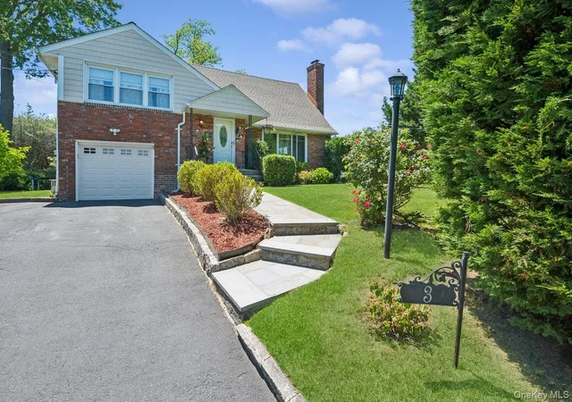3rd image of 3 Carolyn Pl, Eastchester, NY 10708 | MLS# 1008404