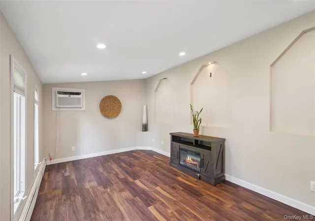 2nd image of 5 Grendon Ln, Farmingville, NY 11738 | MLS# 1008410