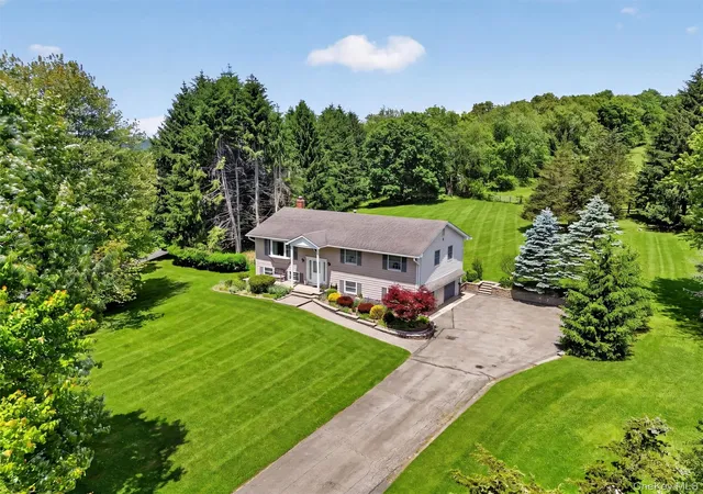 Homes for sale in Warwick, NY | 22 Beverly Dr, Warwick, NY 10990 | MLS# 1008422