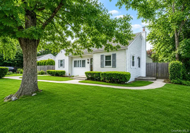 Photo 3 of Sale Pending at 129 Shaber Rd, Patchogue, NY 11772 | MLS# 1008458 | Listing updated on 2026-06-24