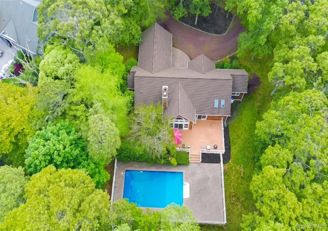 Homes for sale in Southampton, NY | 33 Windwood Ct, Southampton, NY 11977 | MLS# 1008472