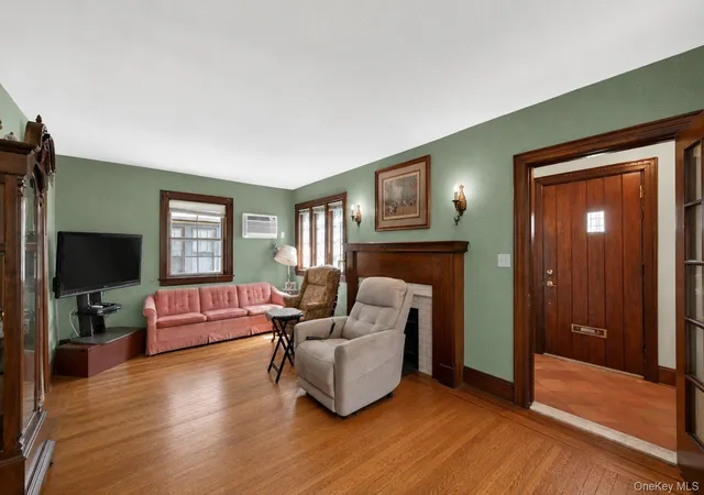Photo 4 of Single family home for sale at 2626 169th Street, New York, NY 11358 | MLS# 1008480 | Listing updated on 2026-08-01