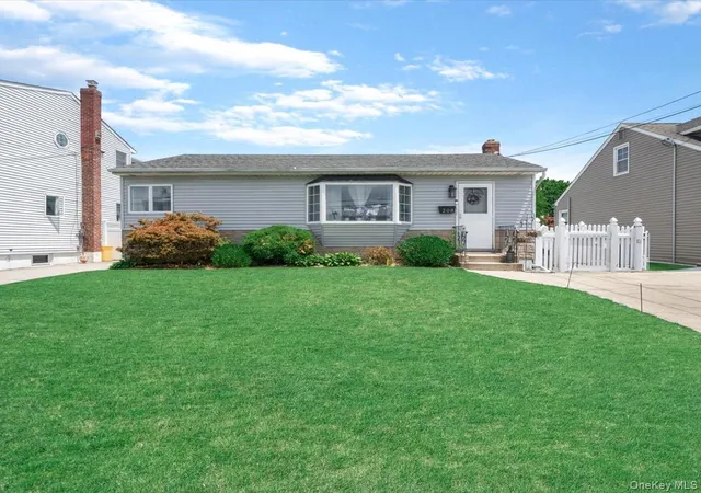 1st image of 208 N 3rd St, Oyster Bay, NY 11714 | MLS# 1008525