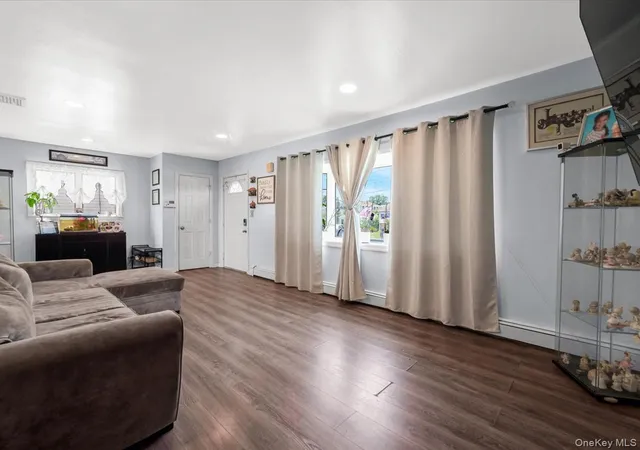 3rd image of 208 N 3Rd St, Oyster Bay, NY 11714 | MLS# 1008525