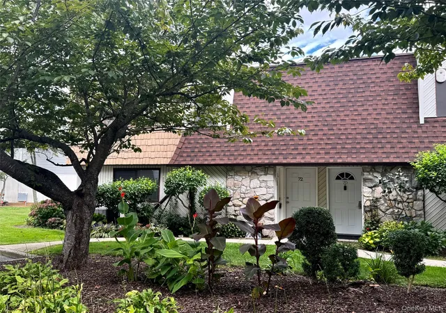 Condo for sale at 71 Pointe Cir S #71, Coram, NY 11727 | MLS# 1008552