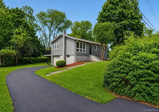 Photo 3 of Single family home for sale at 4 Maple Ln, Monroe, NY 10950 | MLS# 1008564 | Listing updated on 2026-09-20