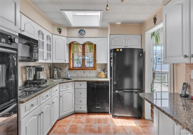 4th image of 386 Harrison Ave, Oyster Bay, NY 11758 | MLS# 1008577