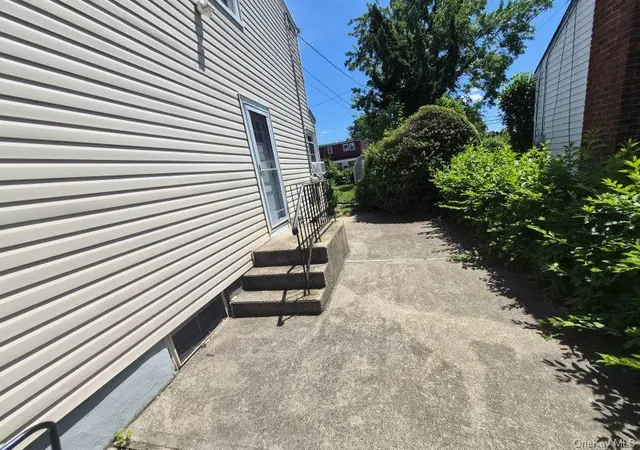 Homes for sale in Oyster Bay, NY | 9 Robert St, Oyster Bay, NY 11801 | MLS# 1008646
