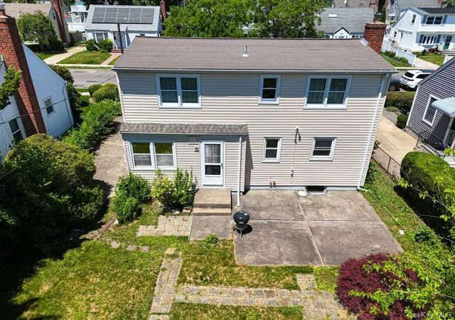 Homes for sale in Oyster Bay, NY | 9 Robert St, Oyster Bay, NY 11801 | MLS# 1008646