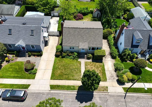 Homes for sale in Oyster Bay, NY | 9 Robert St, Oyster Bay, NY 11801 | MLS# 1008646