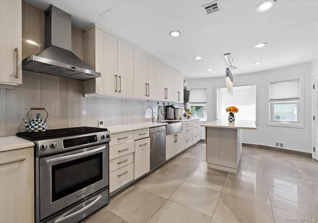 4th image of 648 Diane Pl, Hempstead, NY 11581 | MLS# 1008660