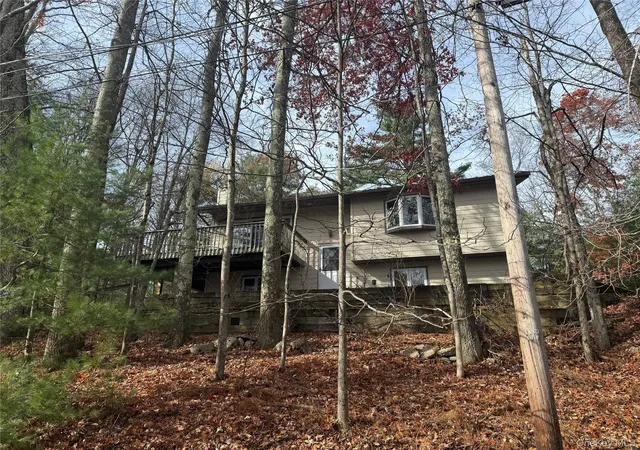 Homes for sale in Highland, NY | 16 Fairway Dr, Highland, NY 12743 | MLS# 1008663