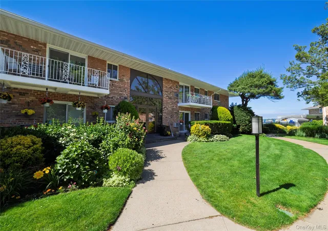 2nd image of 1 Toms Point Ln #Building 5, Unit 9J, North Hempstead, NY 11050 | MLS# 1008670