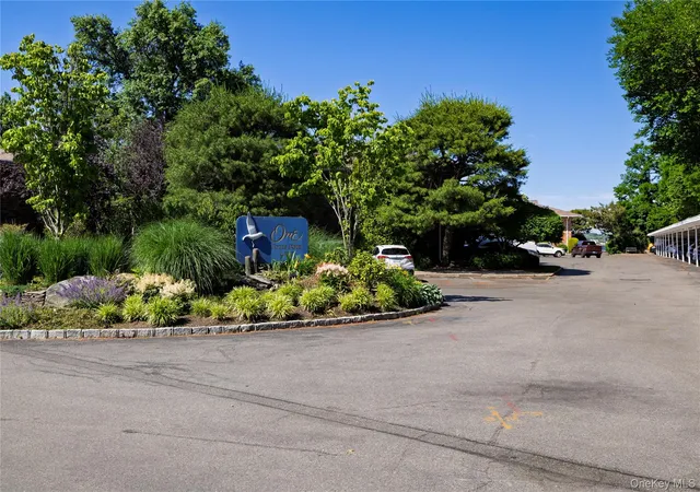 2nd image of 1 Toms Pt Ln, North Hempstead, NY 11050