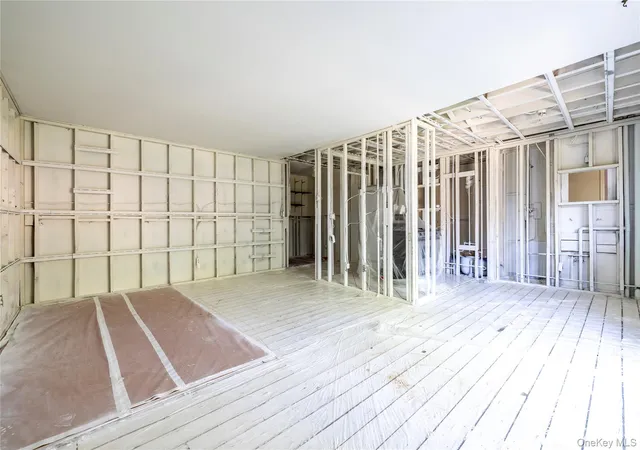 3rd image of 1 Toms Point Ln #Building 5, Unit 9J, North Hempstead, NY 11050 | MLS# 1008670