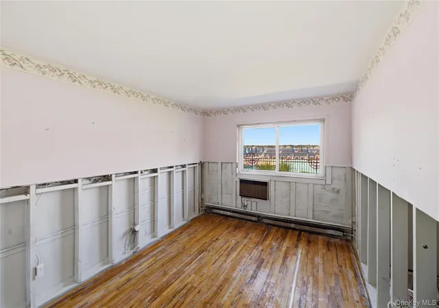 5th image of 1 Toms Point Ln #Building 5, Unit 9J, North Hempstead, NY 11050 | MLS# 1008670
