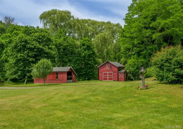 Homes for sale in New Baltimore, NY | 1530 River Rd, New Baltimore, NY 12124 | MLS# 1008680
