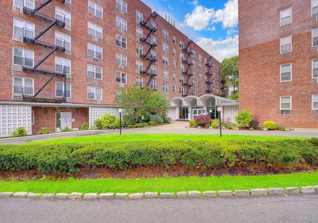 5th image of Valerie Arms, New York, NY 11362