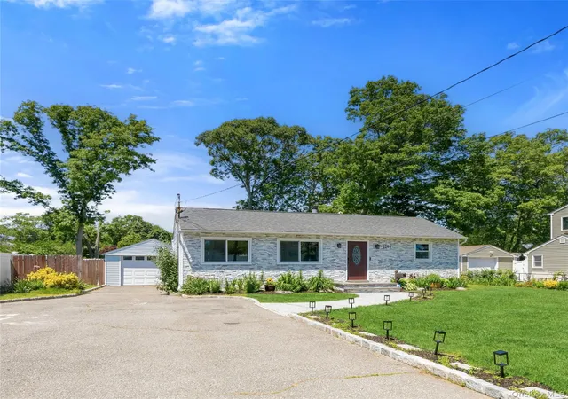 3rd image of 1084 Hyman Ave, Bay Shore, NY 11706 | MLS# 1008693