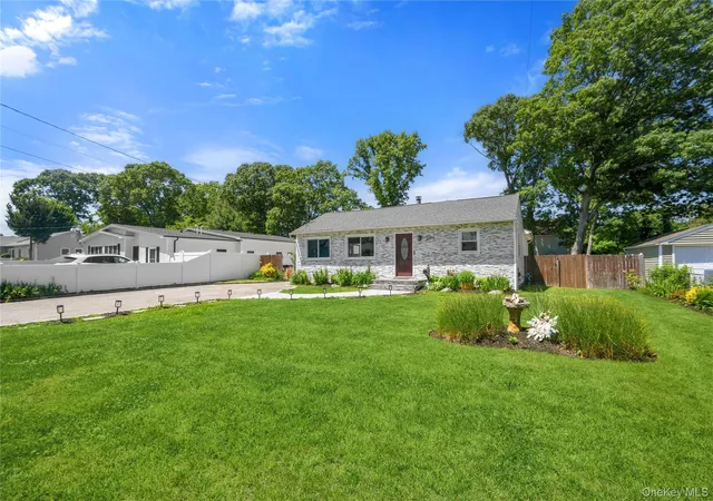 4th image of 1084 Hyman Ave, Bay Shore, NY 11706 | MLS# 1008693