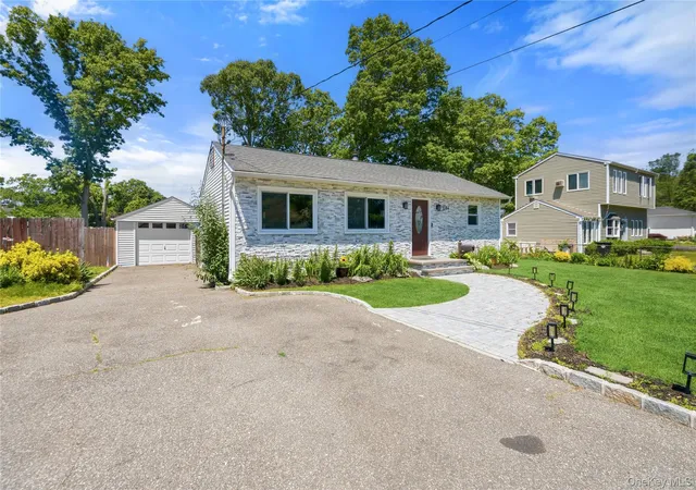 5th image of 1084 Hyman Ave, Bay Shore, NY 11706 | MLS# 1008693