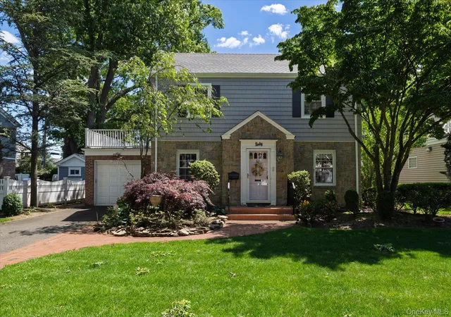 Photo 2 of Sale Pending at 60 Atkinson Rd, Rockville Centre, NY 11570 | MLS# 1008699 | Listing updated on 2026-06-24