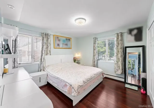 Photo 2 of Single family home for sale at 24 Holly Ln, Oyster Bay, NY 11753 | MLS# 1008722 | Listing updated on 2026-09-04