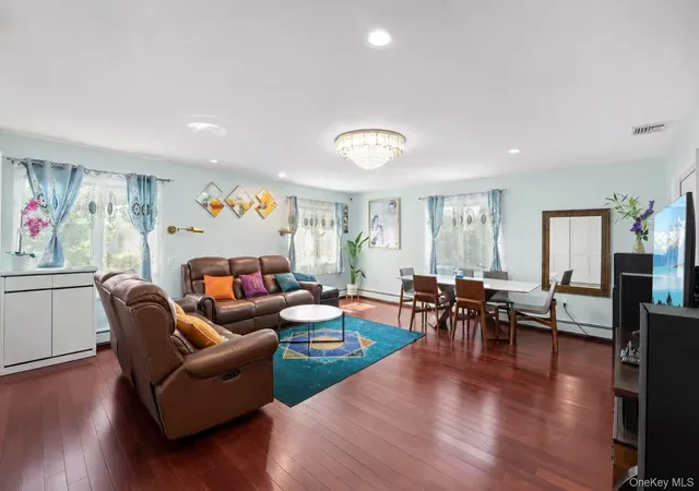 Photo 3 of Single family home for sale at 24 Holly Ln, Oyster Bay, NY 11753 | MLS# 1008722 | Listing updated on 2026-09-04