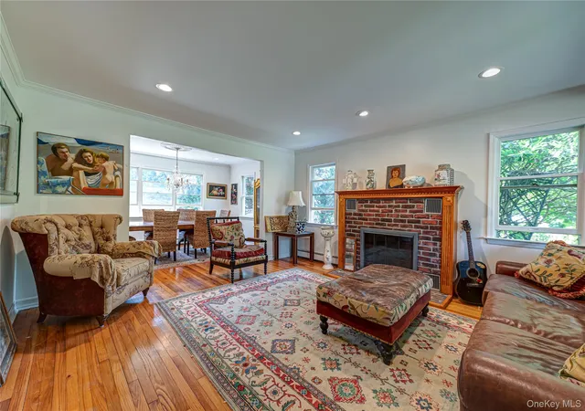 3rd image of 253 Melbury Rd, Babylon, NY 11702 | MLS# 1008728