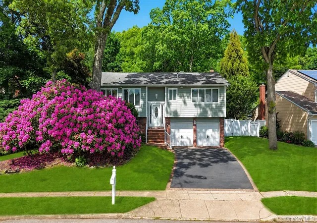 1st image of 9 Quincy Ln, Smithtown, NY 11787 | MLS# 1008767