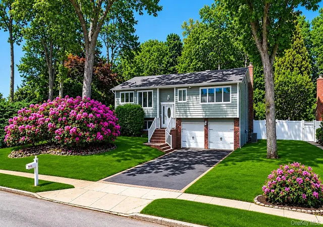2nd image of 9 Quincy Ln, Smithtown, NY 11787 | MLS# 1008767