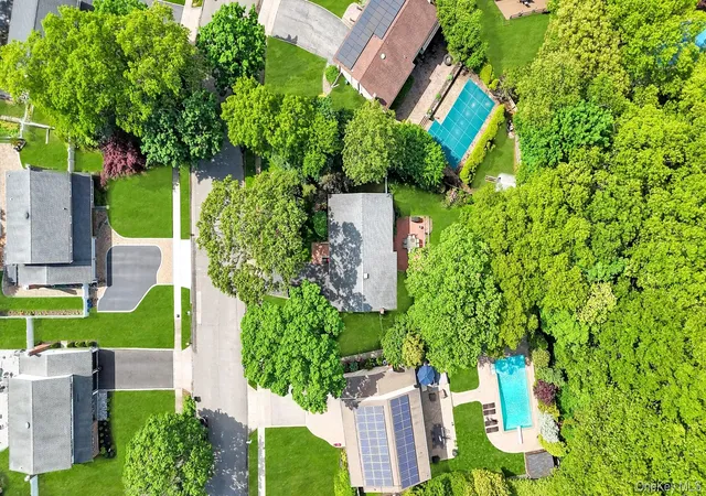 3rd image of 9 Quincy Ln, Smithtown, NY 11787 | MLS# 1008767